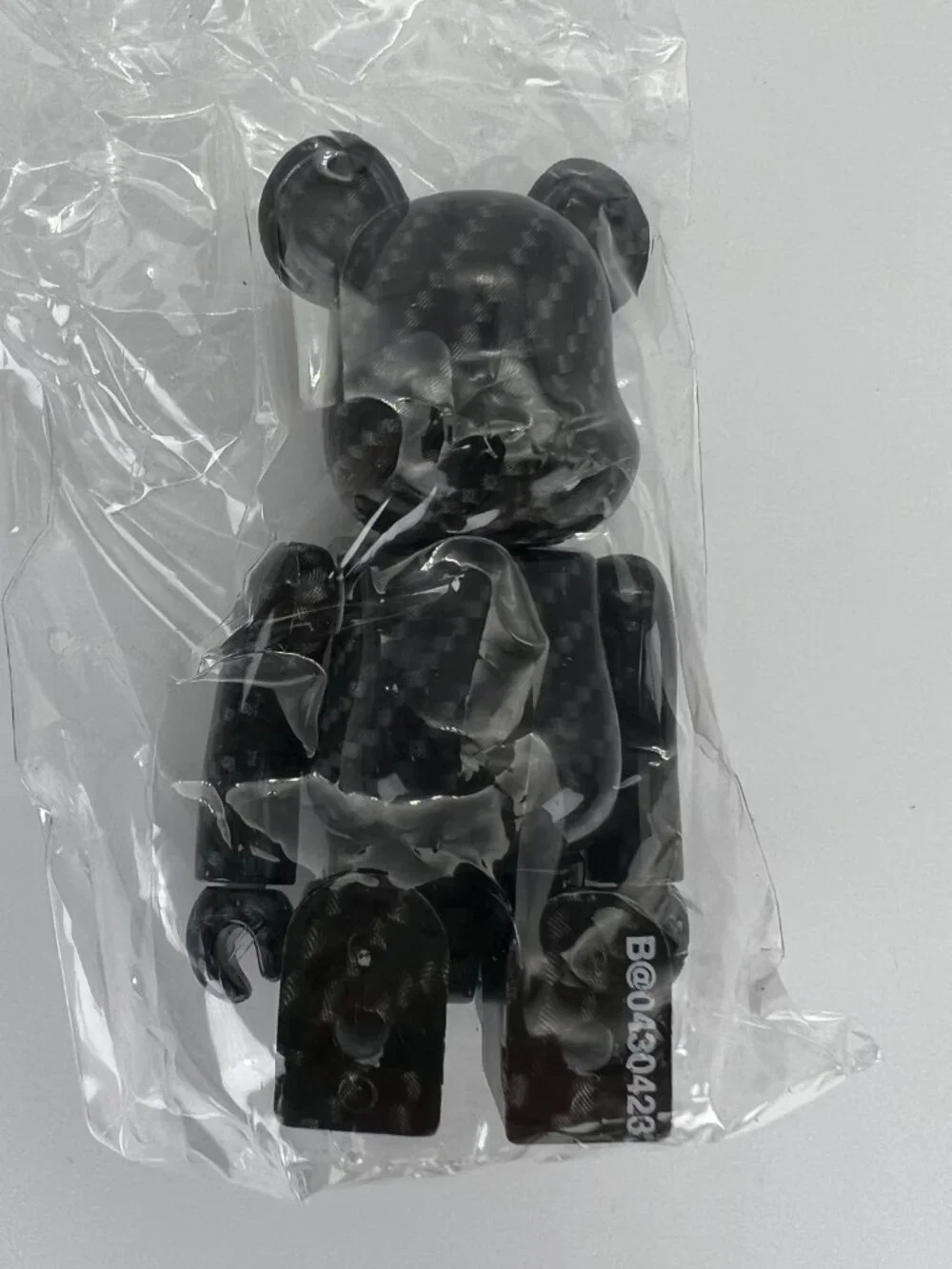 Bearbrick Series 43 Carbon Fiber Pattern Medicom Be@rbrick 100%